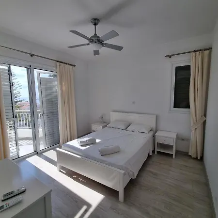 Coral Blue Bay * Coral Bay